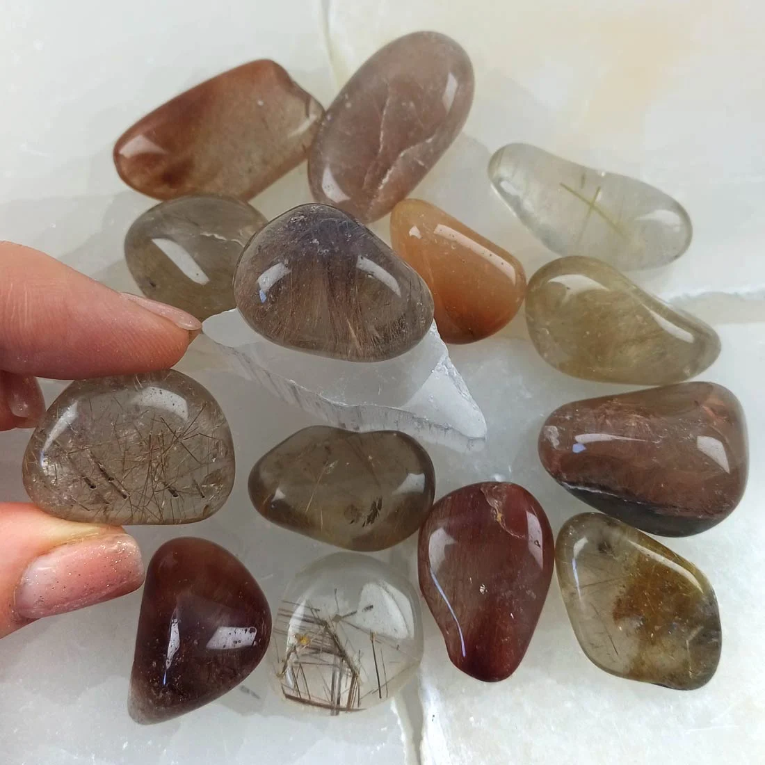Rutilated-Quartz-tumbled-stone