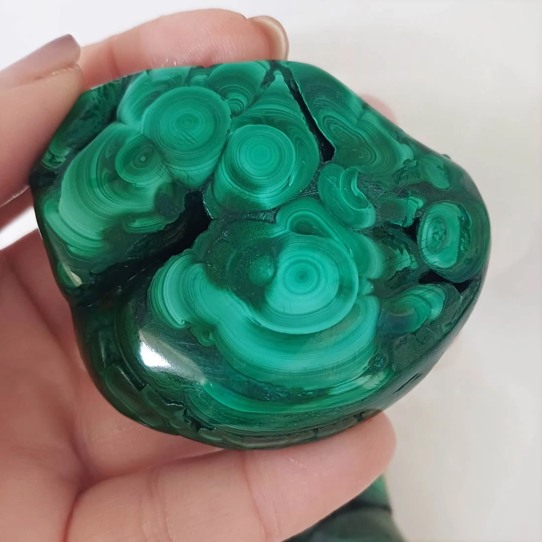 polished malachite, malachite congo, green malachite crystal, banded malachite, copper carbonate mineral, malachite polished stone, natural malachite specimen, mineral collection, congo minerals, malachite structure