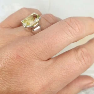 Lemon Quartz Oval Ring – 925 Sterling Silver