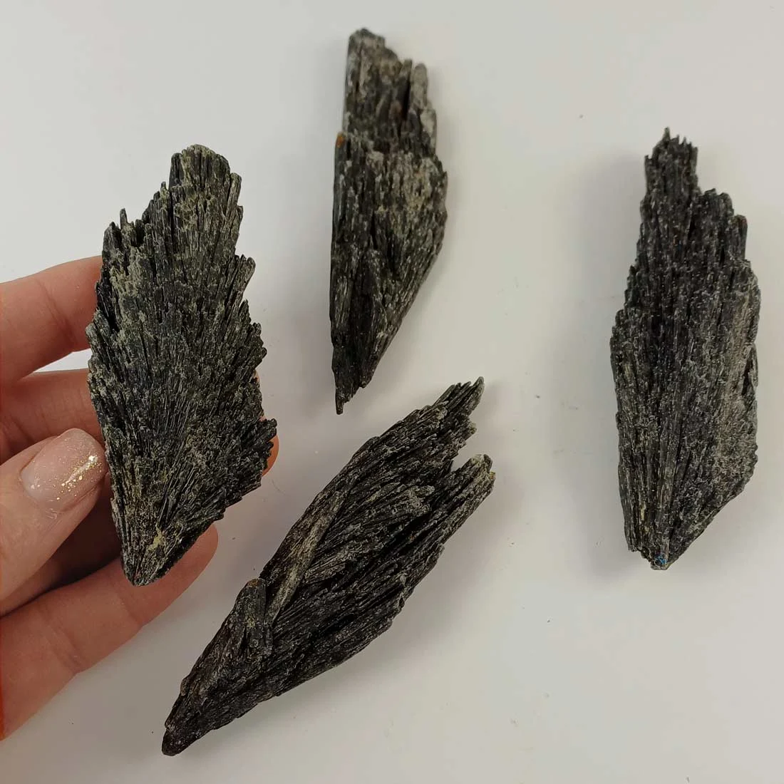 Black Kyanite Cluster - 45gr≈ - Image 2